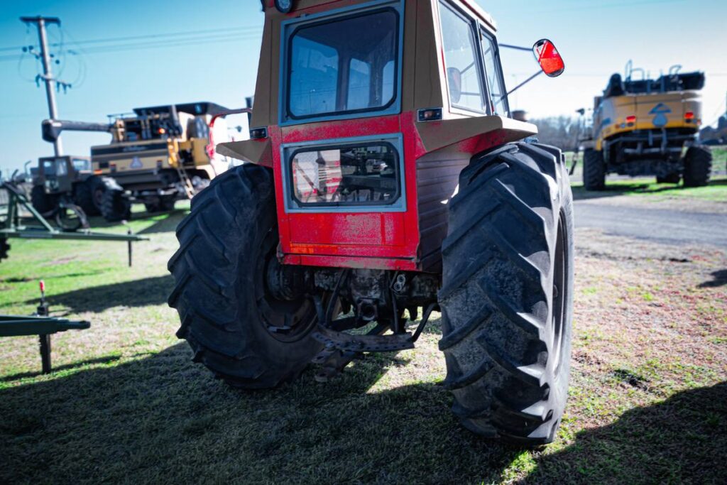 Tractor 1185 cabina puerta lateral rodado – Massey Ferguson