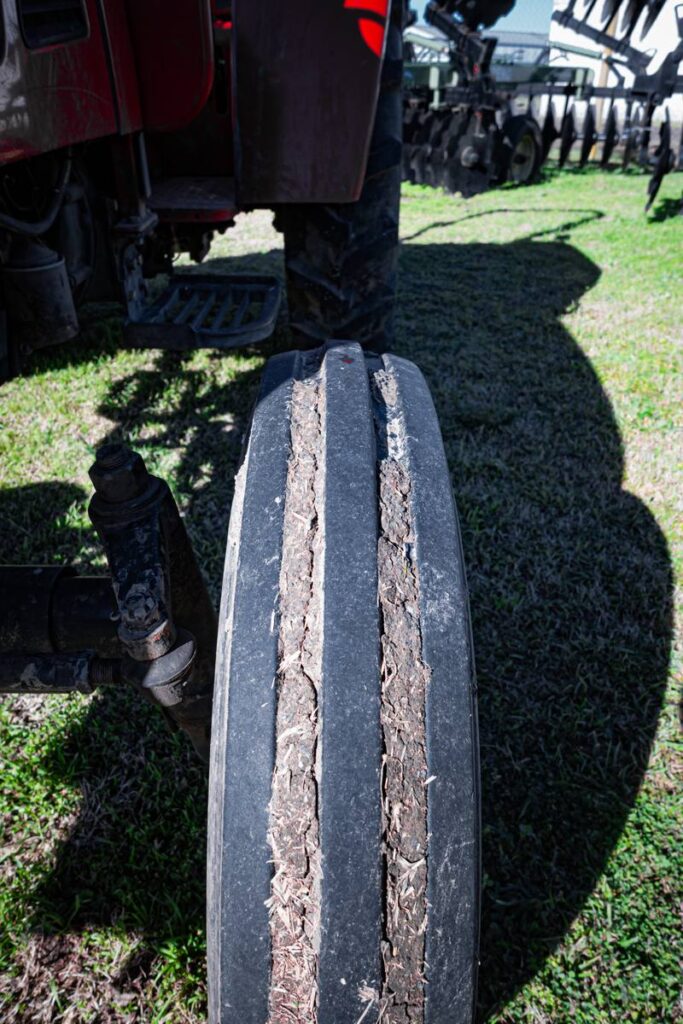 Tractor 1185 cabina puerta lateral rodado – Massey Ferguson